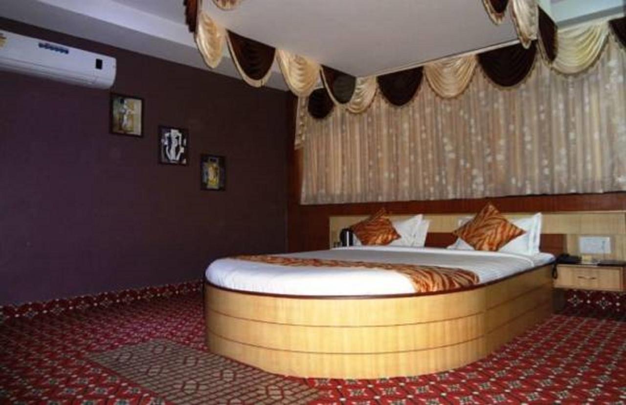 Hotel Vinayak Palace Bilāspur Екстериор снимка