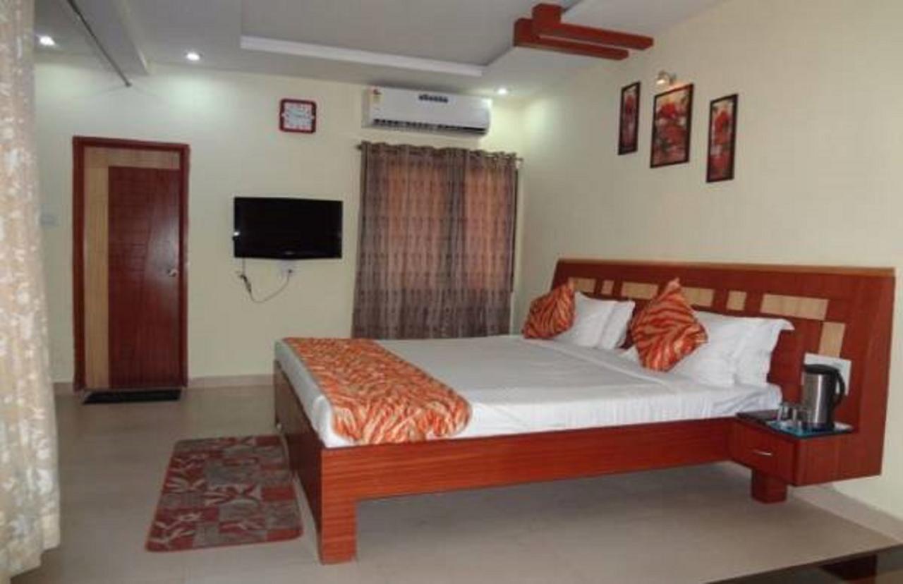 Hotel Vinayak Palace Bilāspur Екстериор снимка