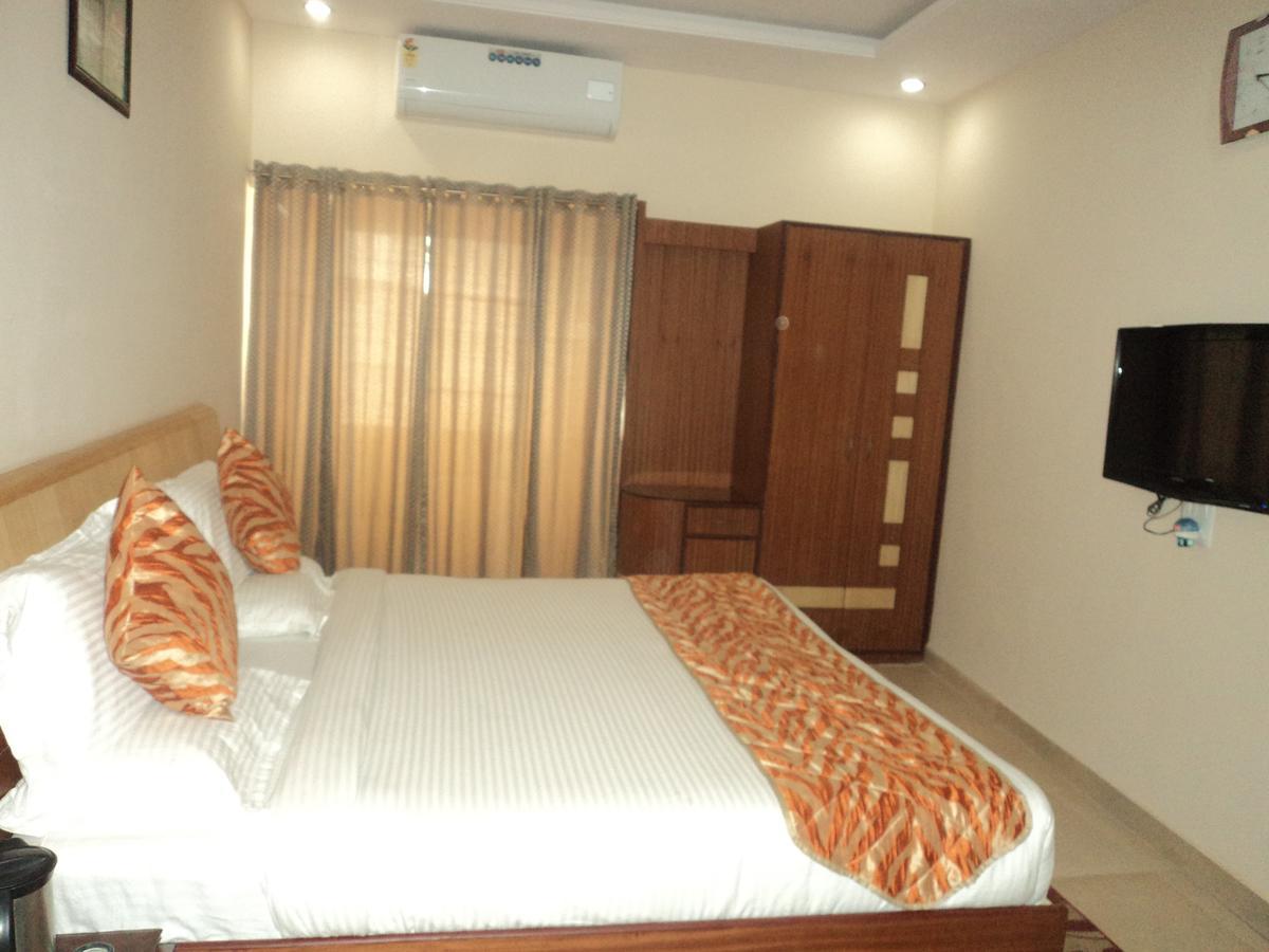 Hotel Vinayak Palace Bilāspur Екстериор снимка